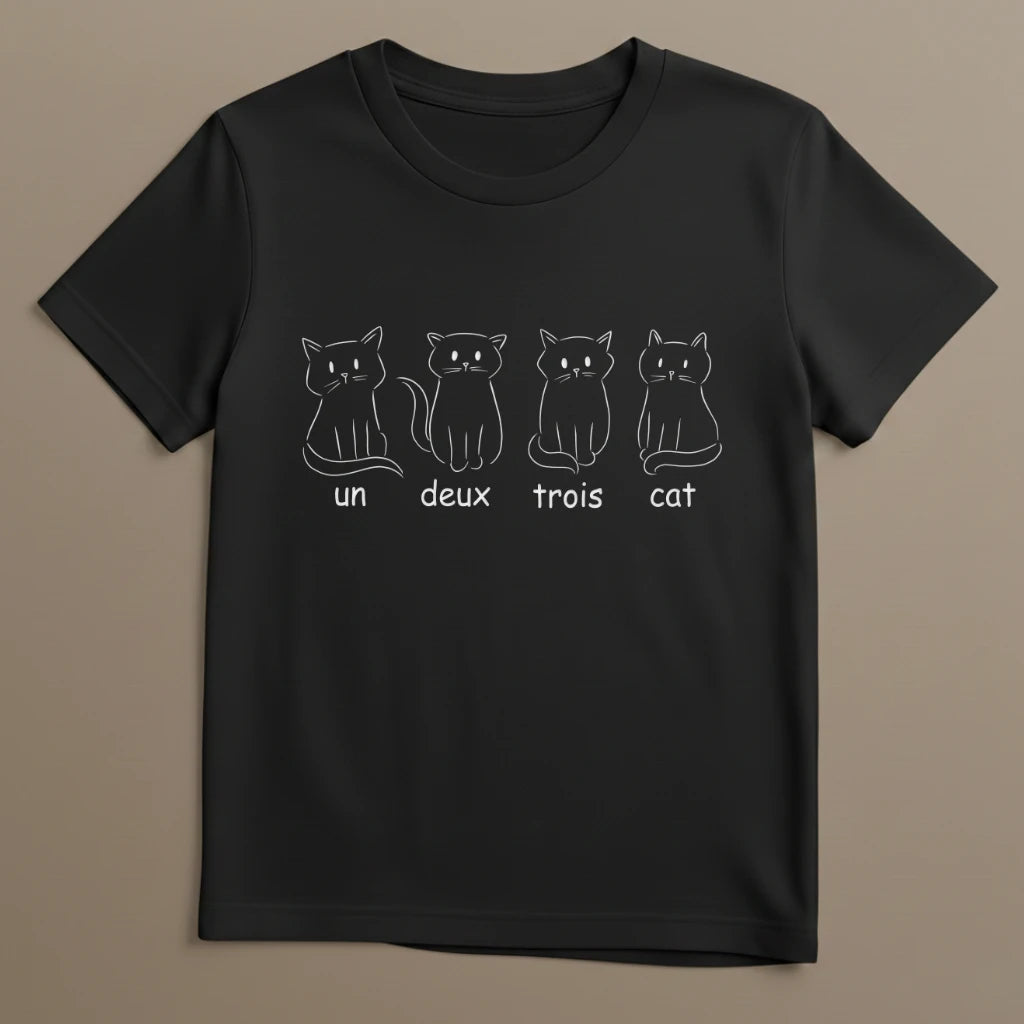 Schwarzes Katzen T-Shirt mit 1 2 3 cats Aufdruck als Flatlay