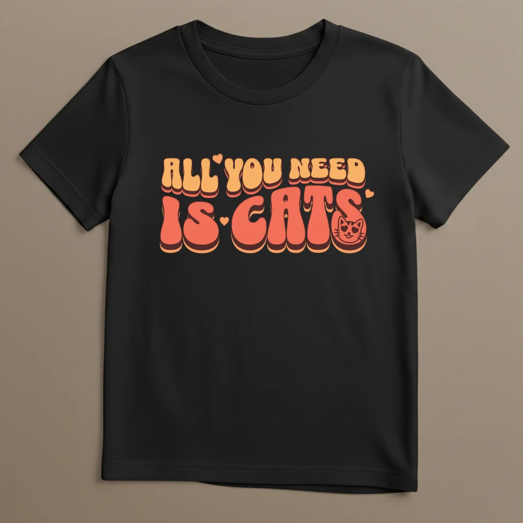 chwarzes Katzen T-Shirt mit All you need is cats Motiv als Flatlay