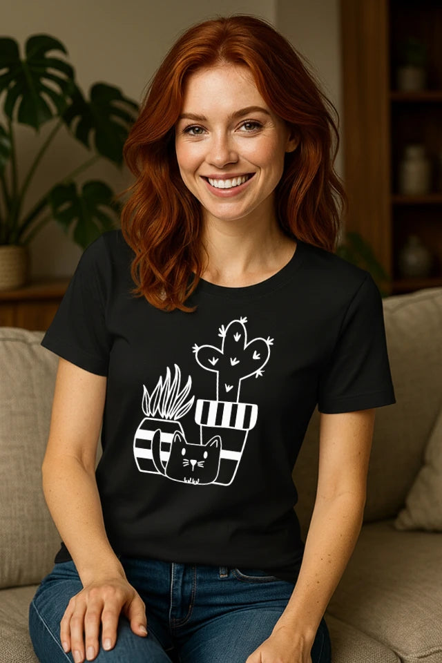 Modernes, schwarzes Katzen T-Shirt mit Pflanzen kombiniert mit ruhigem Outfit