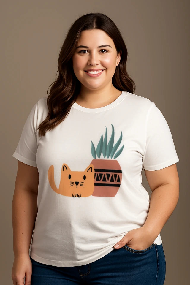 Curvy Model trägt weißes Katzen T-Shirt mit minimalistischem cat and plant Design