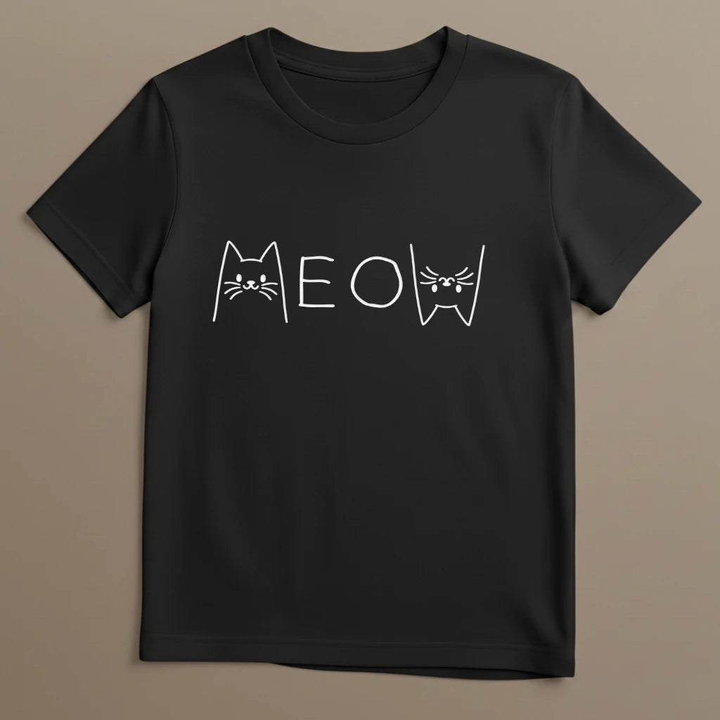 Schwarzes Katzen T-Shirt mit MEOW Aufdruck als Flatlay
